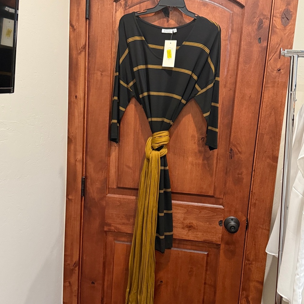 Black and Gold Striped Dress with Scarf - Picture 10 of 10